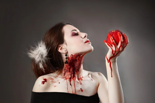 Vampiro com maçã — Fotografia de Stock