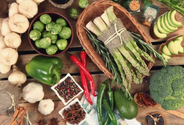 küçük iş kızyeşil ve kırmızı