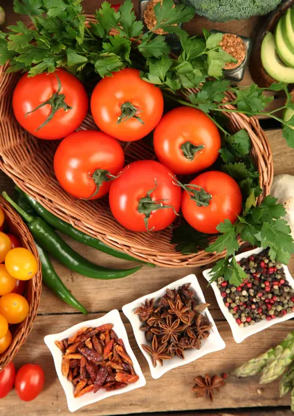 Pomidory i przyprawy — Zdjęcie stockowe
