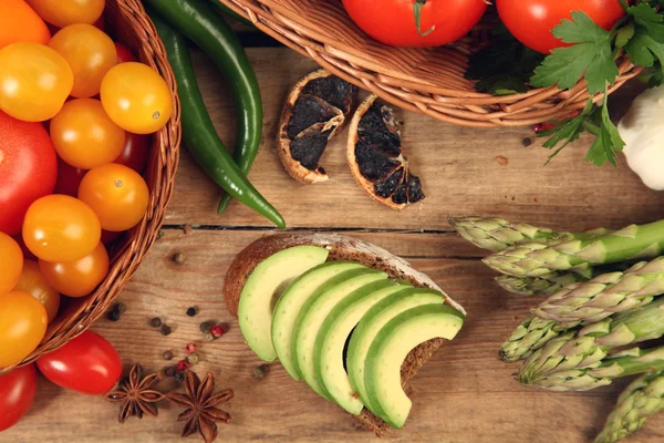 Comida sobre madera — Foto de Stock