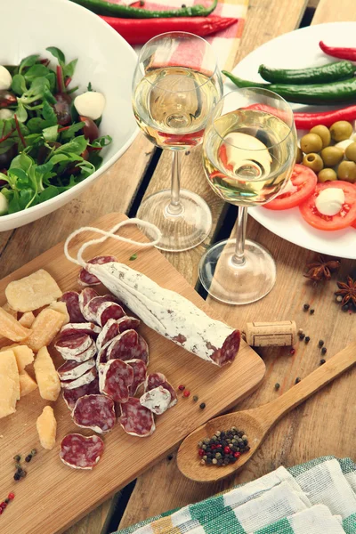 Alcohol and food — Stock Photo, Image