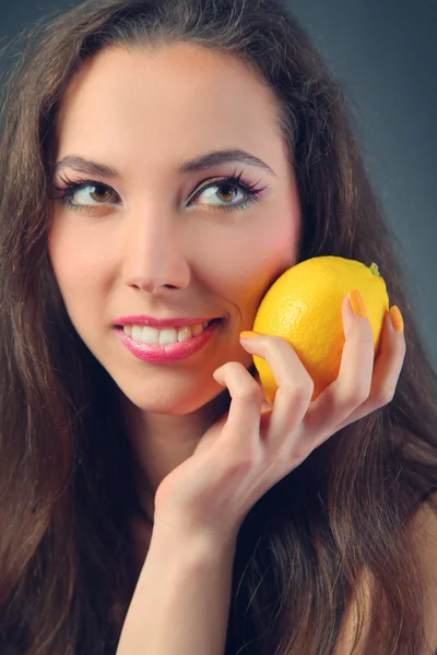 Lemon and face — Stock Photo, Image