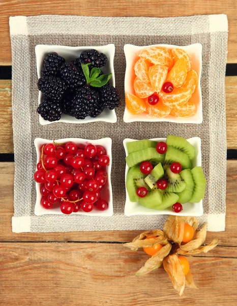 Frutos doces e bagas — Fotografia de Stock