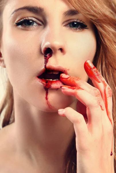 Bloedige vrouw — Stockfoto