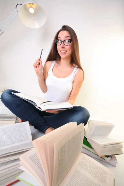 En la biblioteca — Foto de Stock