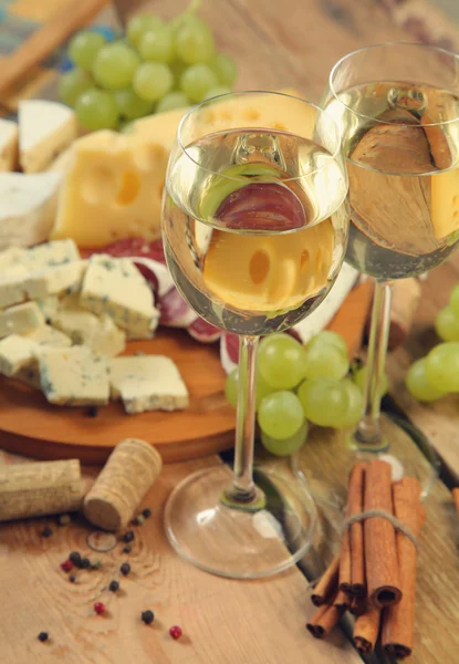 Wine on wood — Stock Photo, Image