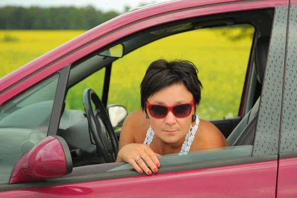 Toeristische in auto — Stockfoto