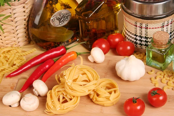 Comida na mesa — Fotografia de Stock