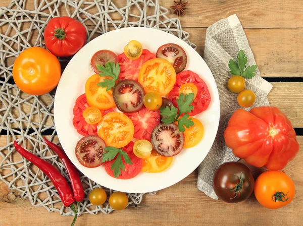 Tomaten op hout — Stockfoto