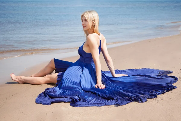 Meer und Kleid — Stockfoto