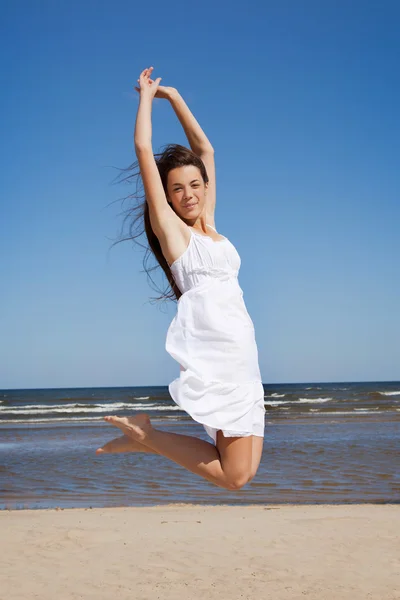 Vrouw springen — Stockfoto