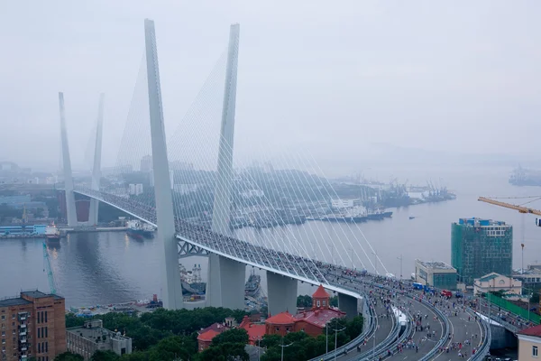 Eröffnung der Hängebrücke in Wladiwostok — Stockfoto