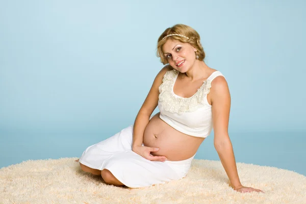 Happy young pregnant woman — Stock Photo, Image