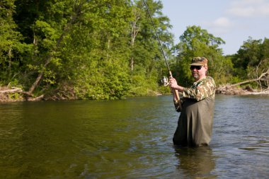 Somon balıkçı çeker yakalandı
