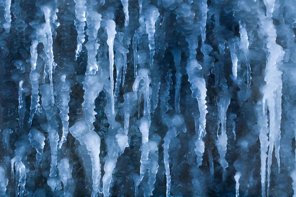 Cachoeira congelada em icicles — Fotografia de Stock