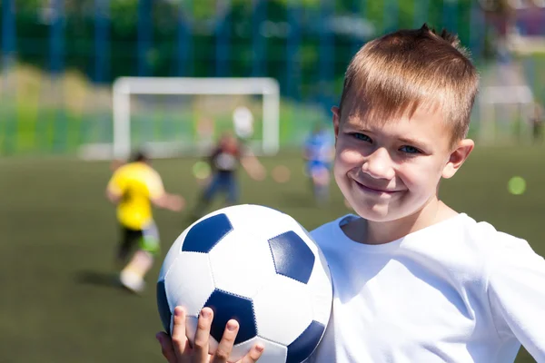 Pojke fotbollspelare — Stockfoto