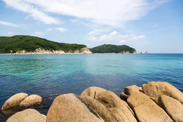 Costa rocosa del mar de Rusia . — Foto de Stock