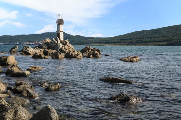 Faro sulla costa orientale della Russia . — Foto Stock