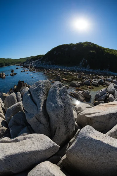 Varma sommarsolen vid havet. — Stockfoto