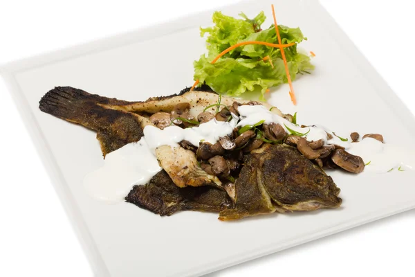 Flounder fried with mushrooms — Stock Photo, Image