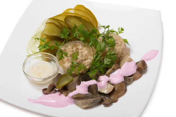 漬けキノコとゼリー状の肉の冷製前菜 — ストック写真