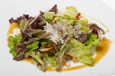 ızgara tavuk karaciğer ile karışık salata