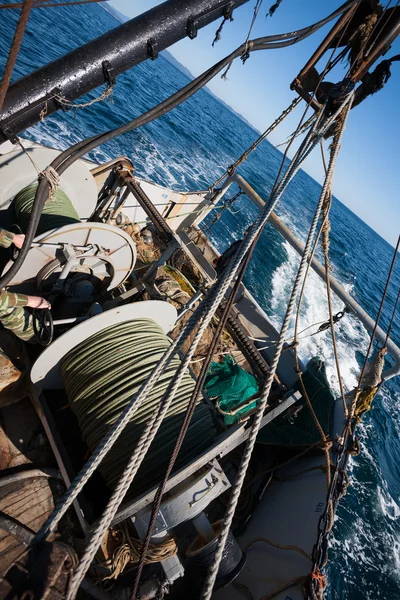 Pêche au chalut par bateau de pêche — Photo