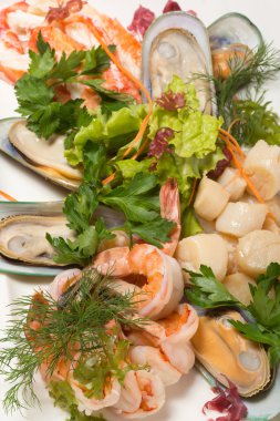 çeşitli deniz tarağı, Yengeç, midye, kaplan karides