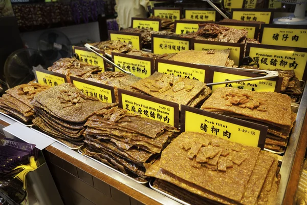 Hagyományos ázsiai étel, a marhahúst, gyökér- és sertéshús az üzletben a mac — Stock Fotó