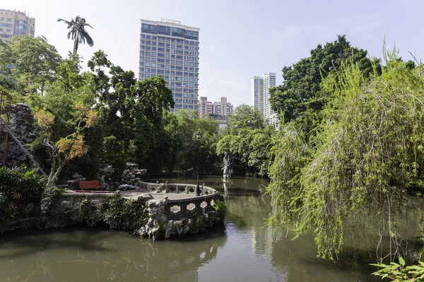 Şehir park su birikintisi Macau ile. — Stok fotoğraf