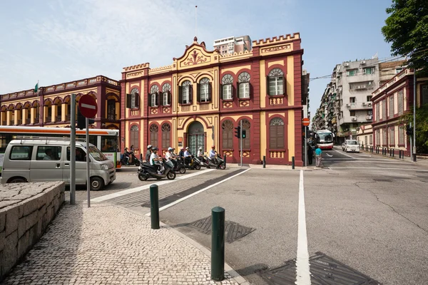 Antigos edifícios portugueses na Praça Tap Seac em Macau — Fotografia de Stock