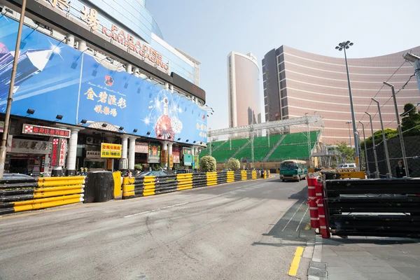Penghalang keamanan dipasang untuk balapan di Macau Grand Prix — Stok Foto