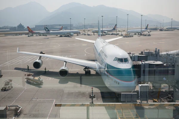 Preparing of airplane for flight in Hong Kong Airport — Stock Photo, Image