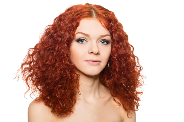 Piękna dziewczyna z rudymi włosami. — Zdjęcie stockowe