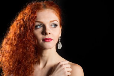 çekici genç bir kadın