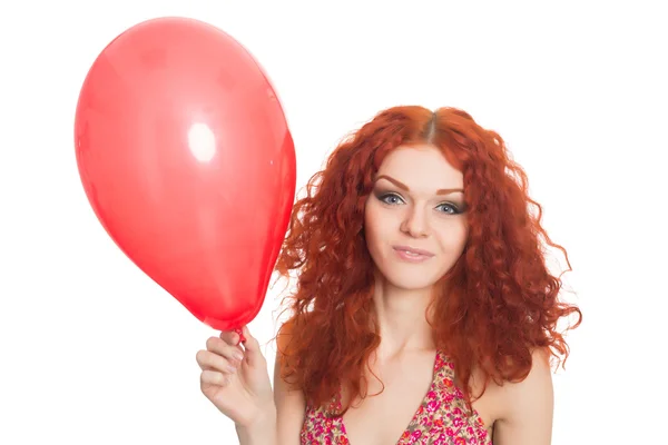 Menina ruiva alegre segurando balão — Fotografia de Stock