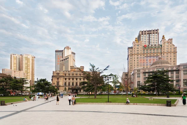 Dalian stad in de avond, china — Stockfoto