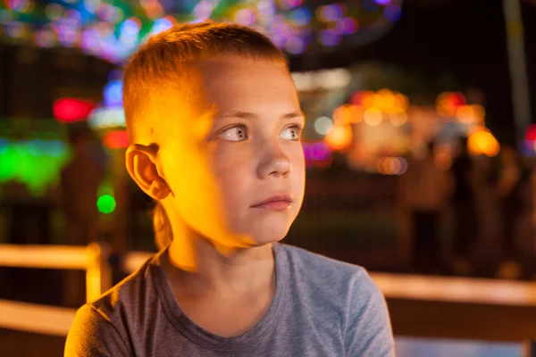 Portret jongen het avondlicht — Stockfoto