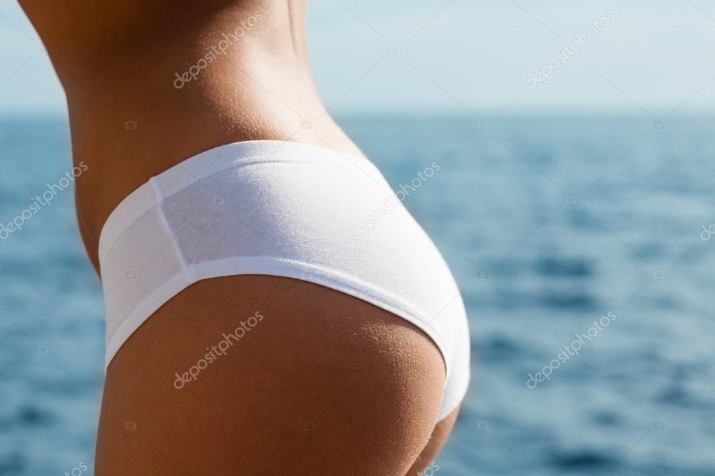Sexy jeune fille en culotte blanche Photo de stock par Stas K 44102477