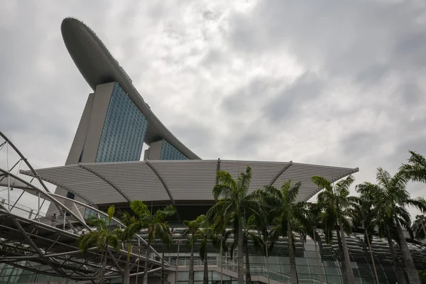 Guay overlooking the Marina Bay Sands  in Singapore — Stock Photo, Image