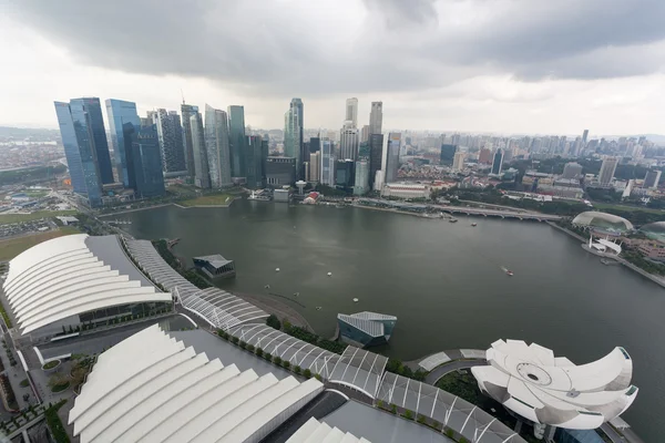 Daha önce Singapur üzerinden yağmur yağmur bulutları — Stok fotoğraf