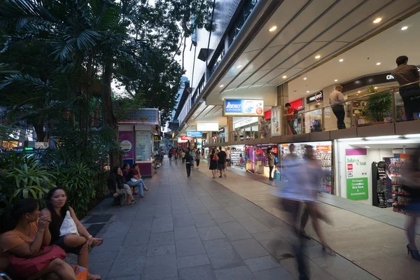 En Orchard Road en Singapur —  Fotos de Stock