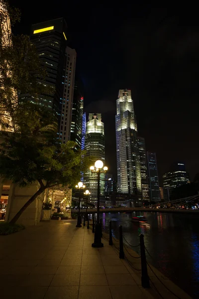 Quay in Singapore overlooking Central District — Stock Photo, Image