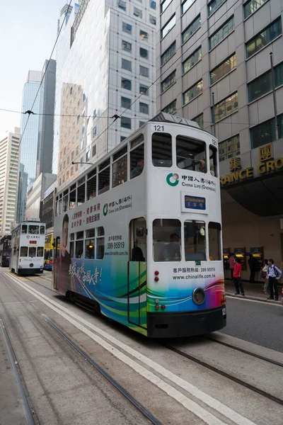 Straßenbahnen in den Straßen von Hongkong — Stockfoto