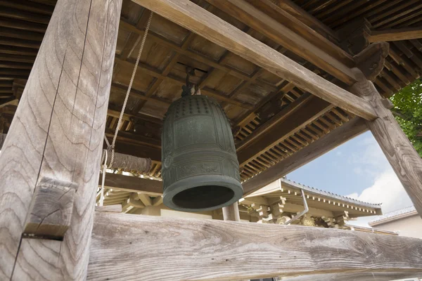 Bell in a wooden bell tower in Japan — Stock Photo, Image