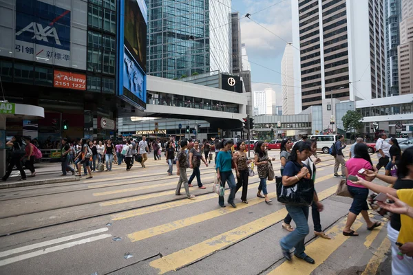 Chodci v centrální čtvrti hong kong — Stock fotografie