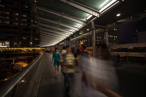 Voetgangers brug in hong kong — Stockfoto