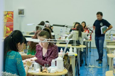 Конкурс среди маникюристов.