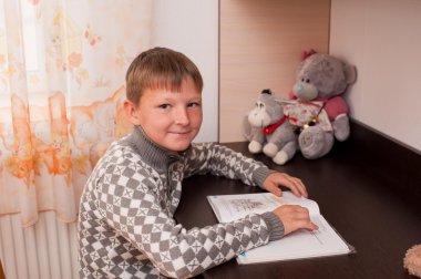 Дети, занимающие домашними делами.