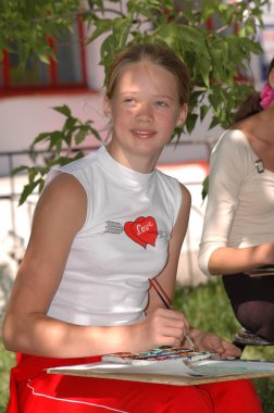 Художники. Девочка на пленере.